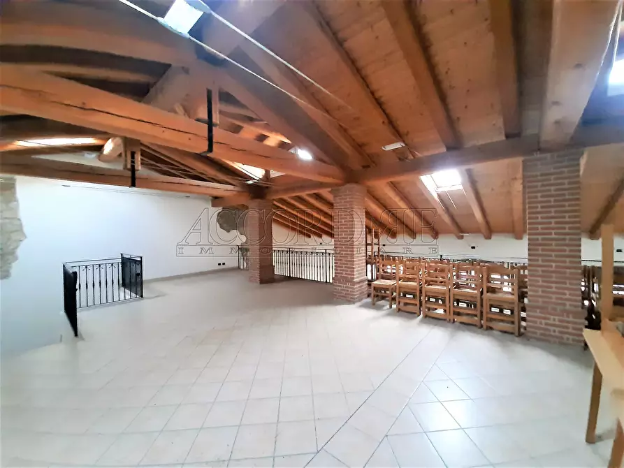 Immagine 7 di Locale commerciale in vendita  a Villaga