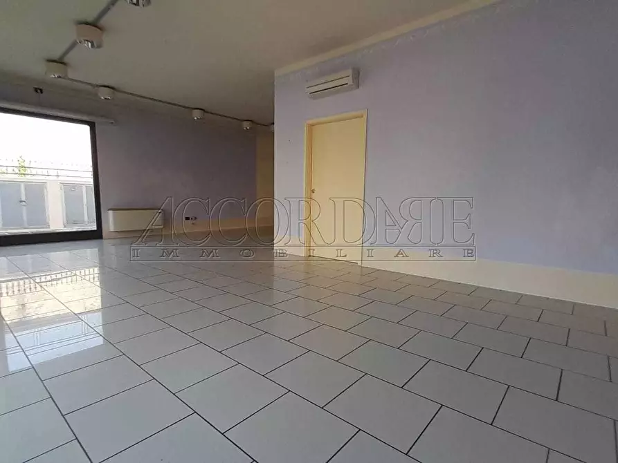 Immagine 4 di Locale commerciale in affitto  a Mestrino