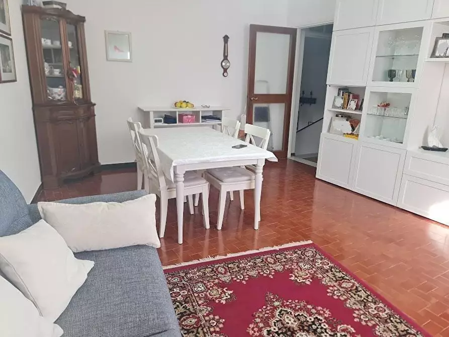 Immagine 1 di Casa semindipendente in vendita  in Viale XX Settembre 173 a Carrara