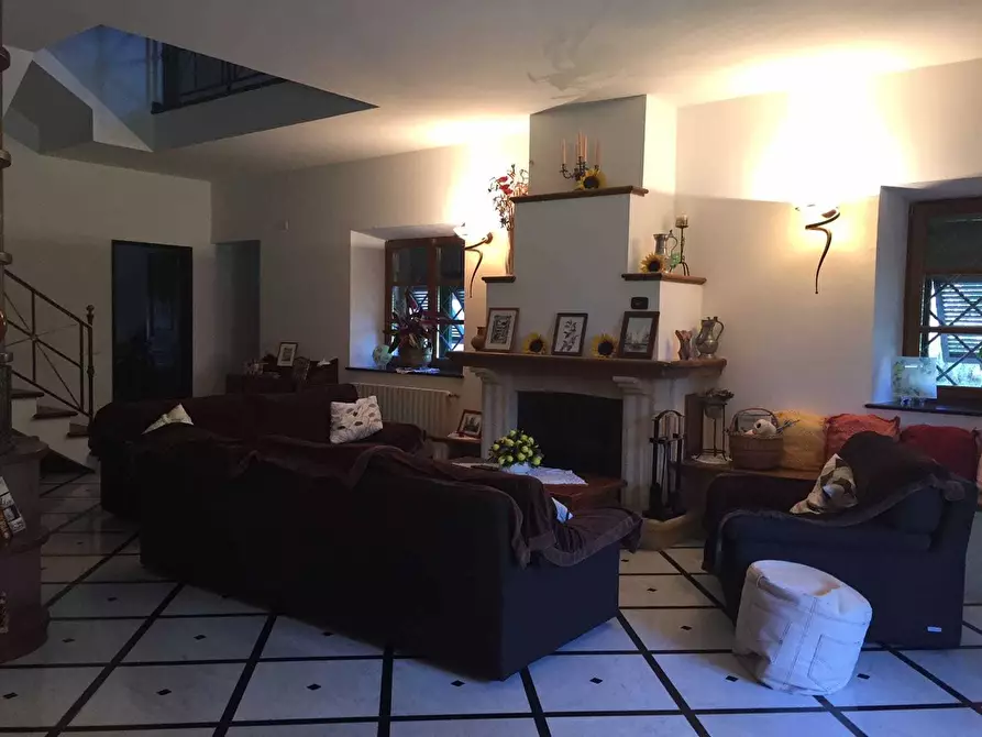 Immagine 11 di Villa in vendita  in Viale Malaspina 19 a Castelnuovo Magra