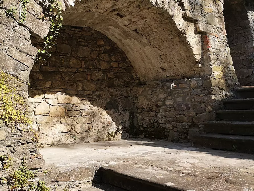 Immagine 31 di Rustico / casale in vendita  in Via Molino del Piano 1 a Castelnuovo Magra