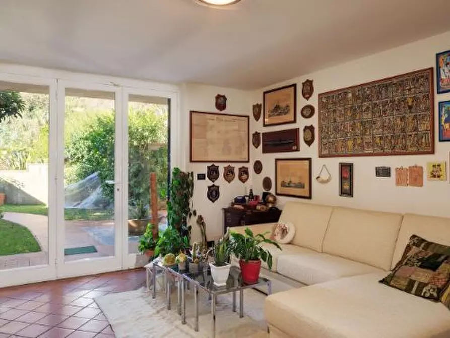 Immagine 6 di Casa semindipendente in vendita  in Viale XX Settembre 25 a Carrara