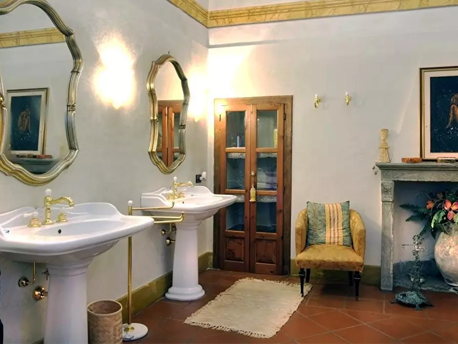 Immagine 3 di Villa in vendita  in Mocrone a Villafranca In Lunigiana
