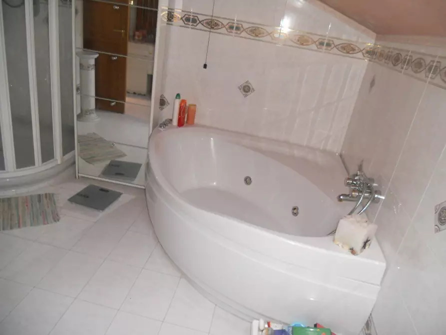 Immagine 11 di Villa in vendita  in Via dei Pini 40 a Castelnuovo Magra