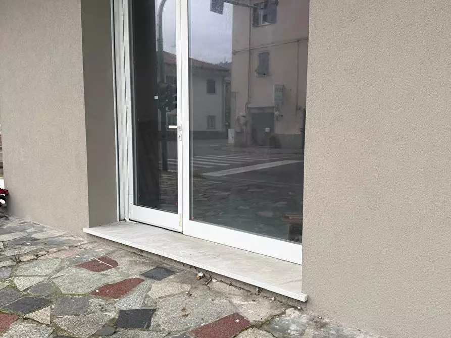 Immagine 1 di Locale commerciale in vendita  in Via Rozzone 1 a Ortonovo