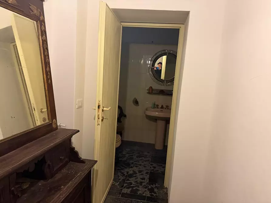 Immagine 38 di Villa in vendita  in Via Firenze 48 a Carrara