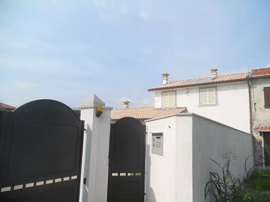 Immagine 75 di Casa semindipendente in vendita  a Castelnuovo Magra