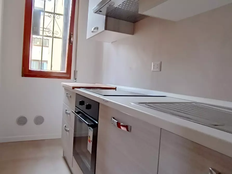 Immagine 8 di Trilocale in affitto  a Bologna