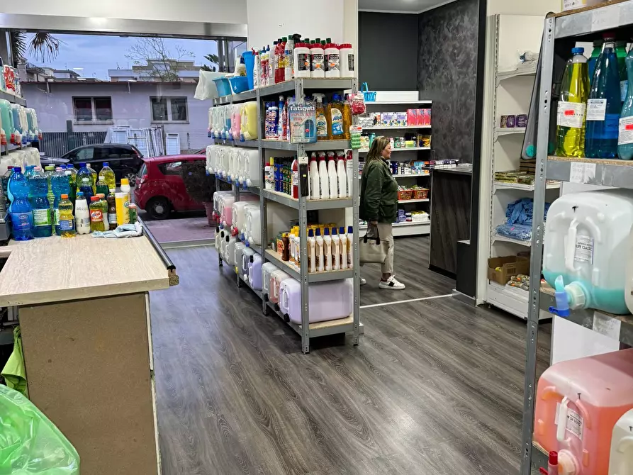 Immagine 2 di Attività commerciale in vendita  in Via Sicilia 2 a Terracina