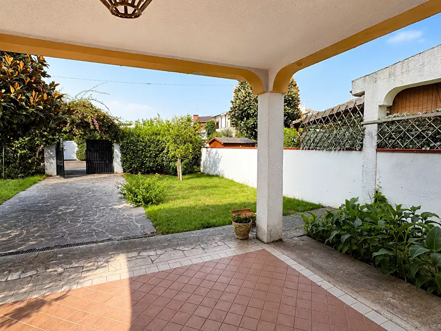 Immagine 5 di Appartamento in vendita  in Via Mediana Vecchia 30 a San Felice Circeo