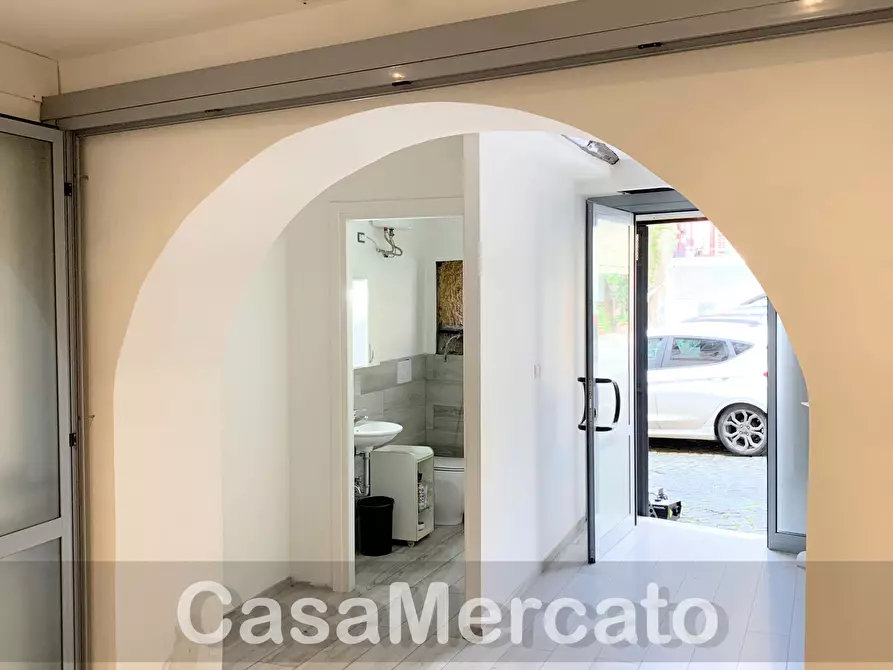 Immagine 1 di Garage in vendita  in Piazza Manin a Marino