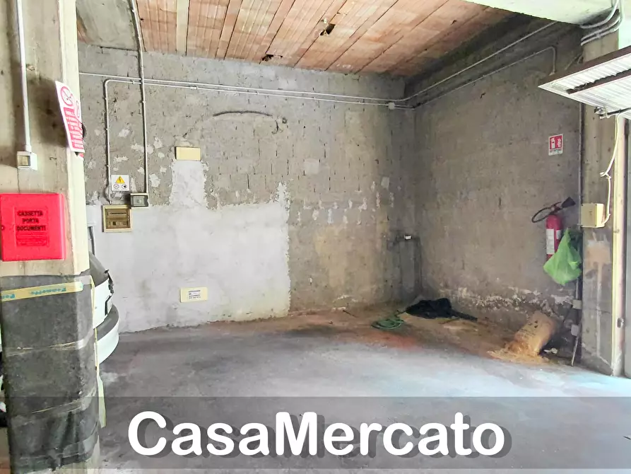 Immagine 33 di Quadrilocale in vendita  in Via Roma a Rocca Di Papa