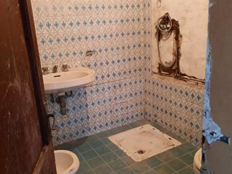 Immagine 33 di Rustico / casale in vendita  a Carassai