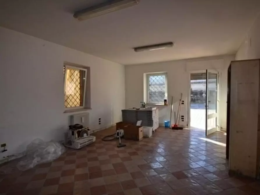 Immagine 17 di Locale commerciale in vendita  a Monteprandone