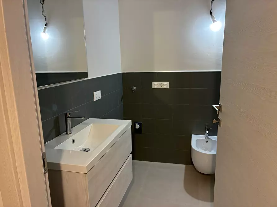 Immagine 21 di Quadrilocale in affitto  a San Benedetto Del Tronto