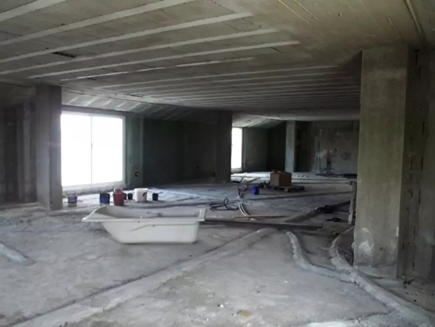 Immagine 37 di Capannone industriale in vendita  a Acquaviva Picena