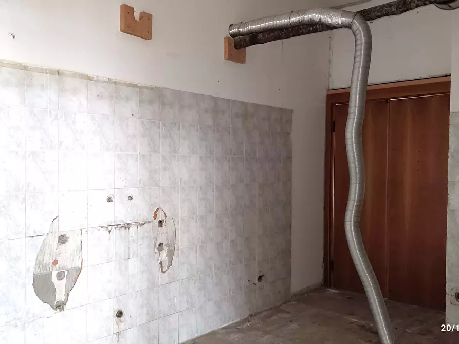 Immagine 8 di Locale commerciale in vendita  in via elpidien a Montegranaro