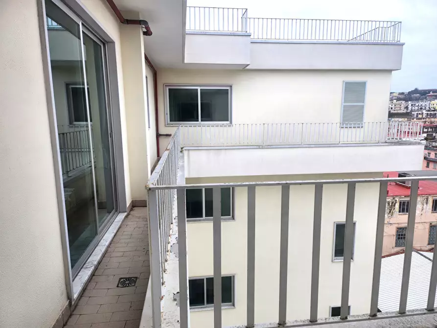 Immagine 46 di Palazzo in vendita  a Napoli