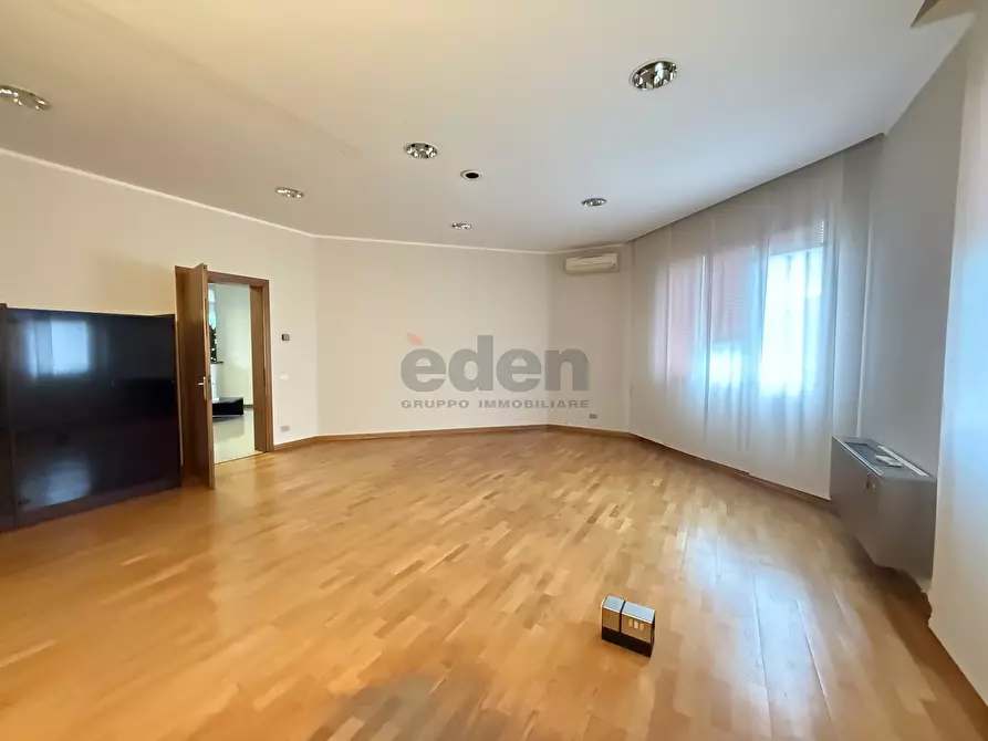 Immagine 10 di Ufficio in affitto  in Via Vittorio Bottego 49 a Modena