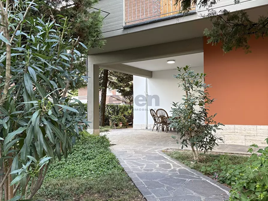 Immagine 2 di Casa trifamiliare in vendita  in Corso Martiri 242 a Castelfranco Emilia