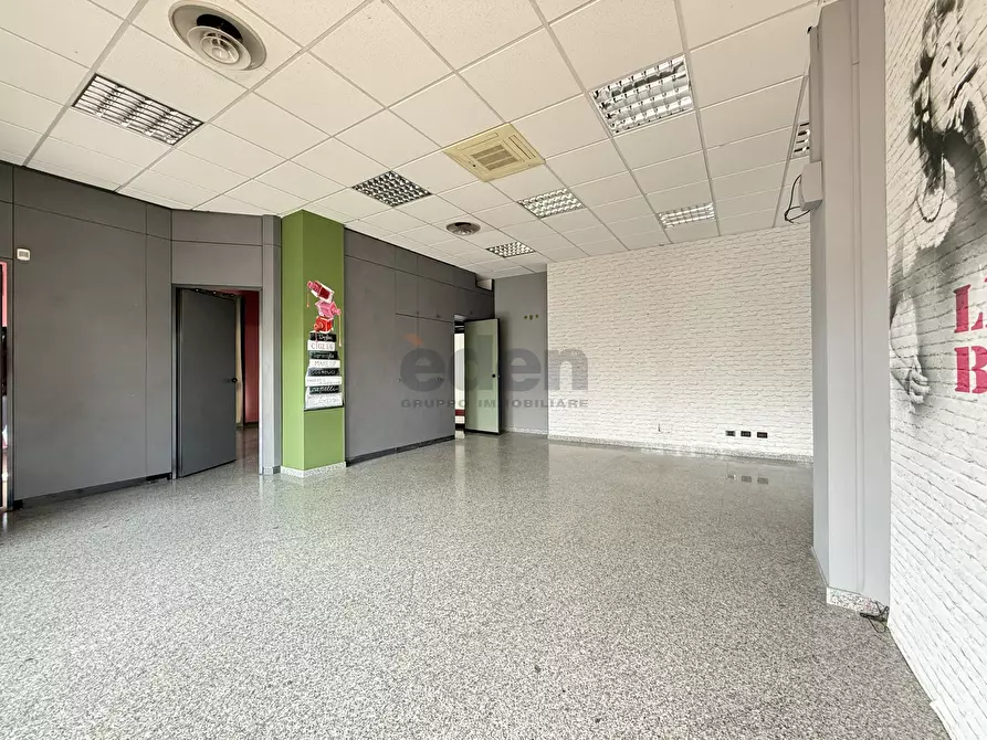 Immagine 12 di Locale commerciale in vendita  in Via Carlo Zucchi 41 a Modena