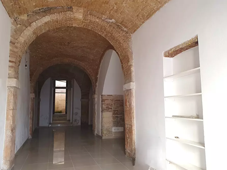 Immagine 8 di Locale commerciale in affitto  a Cagliari