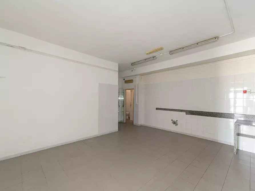 Immagine 10 di Locale commerciale in affitto  a Quartucciu