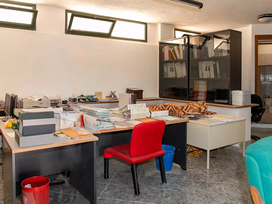 Immagine 12 di Ufficio in vendita  a Sinnai