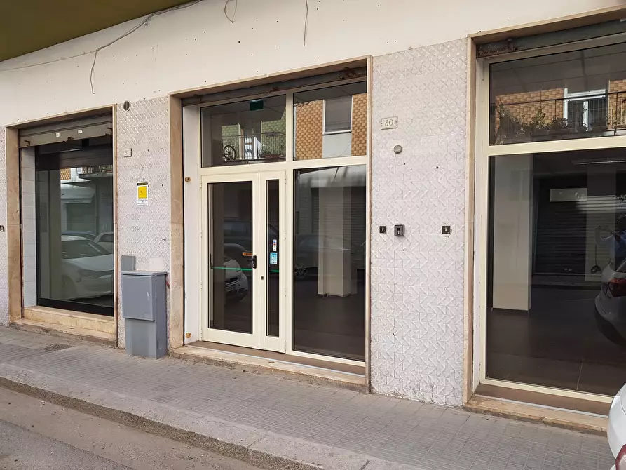 Immagine 25 di Locale commerciale in vendita  a Quartu Sant'elena