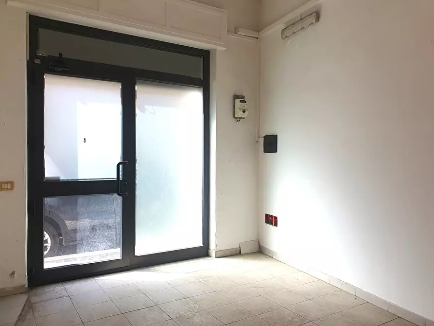 Immagine 12 di Locale commerciale in vendita  a Monserrato