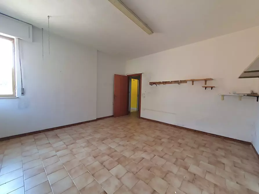 Immagine 18 di Locale commerciale in vendita  a Senorbì