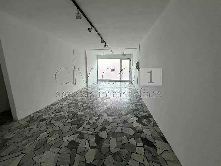 Immagine 3 di Locale commerciale in affitto  in Via Riviera 63 a Nanto