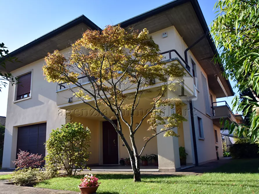 Immagine 1 di Villa in vendita  in Via Fiume 1 a Torri Di Quartesolo