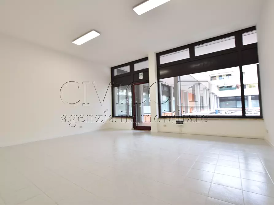 Immagine 4 di Locale commerciale in affitto  in via Roma a Vigodarzere