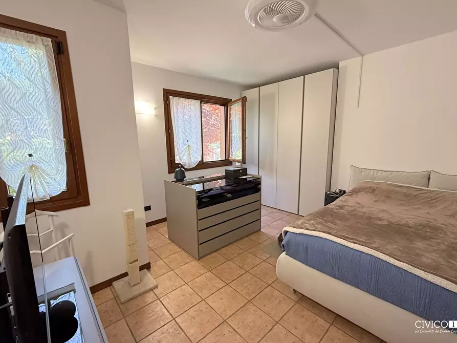 Immagine 11 di Casa bifamiliare in vendita  in Via Marconi 109 a Torri Di Quartesolo
