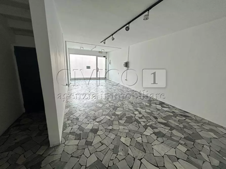Immagine 10 di Locale commerciale in affitto  in Via Riviera 63 a Nanto