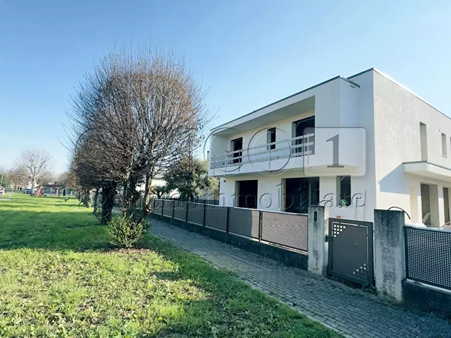 Immagine 1 di Villa in vendita  in Via Guglielmo Marconi a Limena