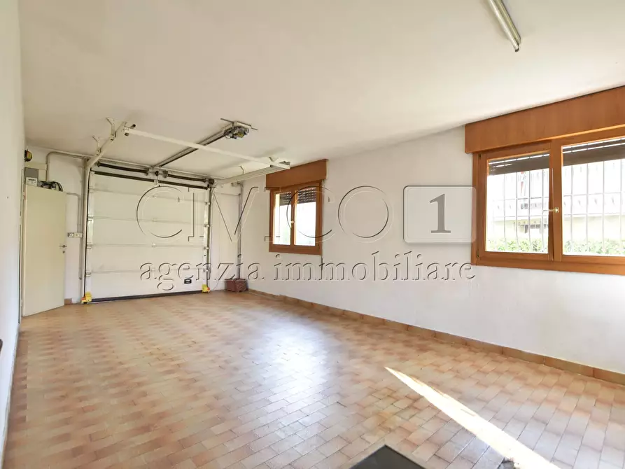 Immagine 18 di Villa in vendita  a Padova