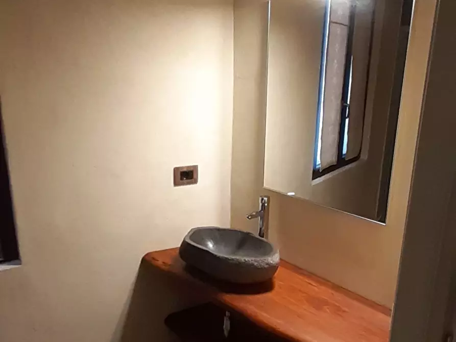 Immagine 6 di Bilocale in affitto  in piazza Unità d'Italia 10 a Varano Borghi
