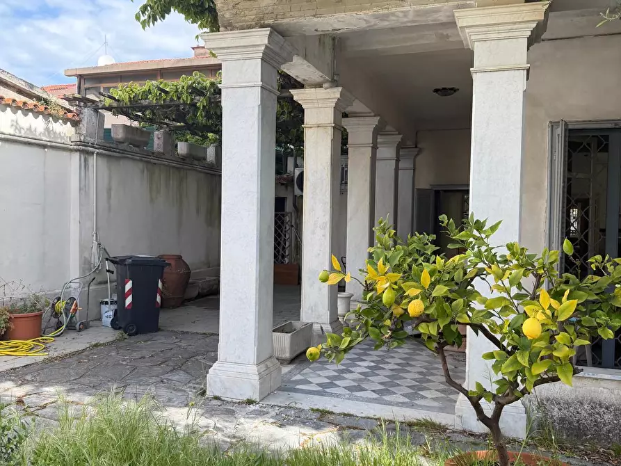 Immagine 18 di Villa in vendita  in Via Firenze 48 a Carrara