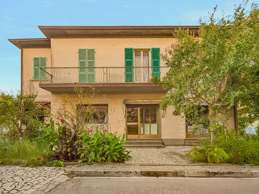 Immagine 3 di Casa bifamiliare in vendita  in Via Della Pace a Castelnuovo Magra