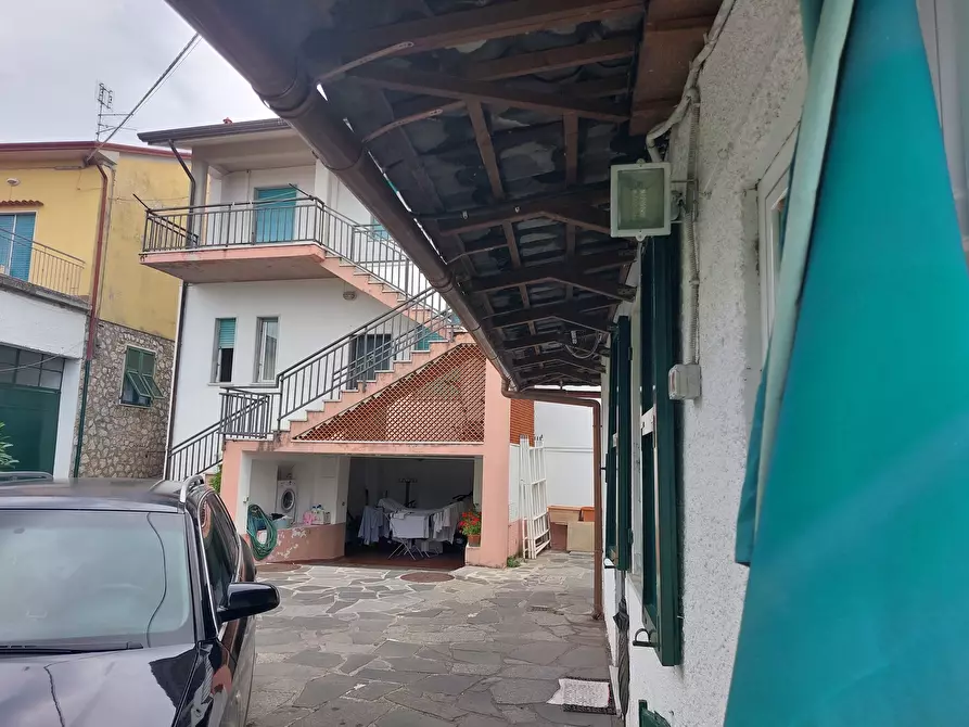 Immagine 2 di Casa semindipendente in vendita  in Strada Statale 1 264 a Ortonovo