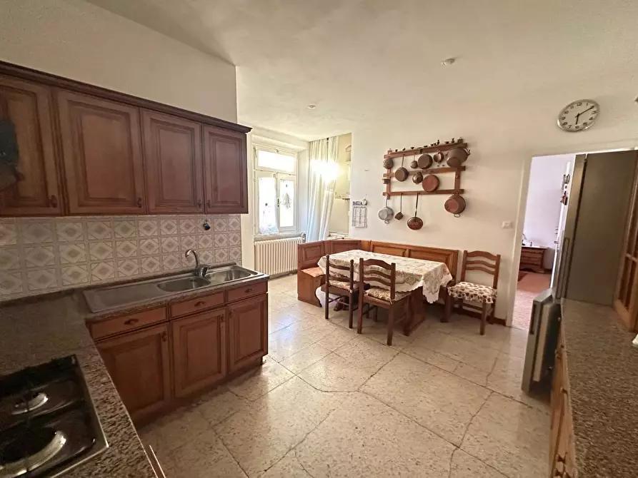 Immagine 3 di Trilocale in vendita  in Via Lunense a Carrara