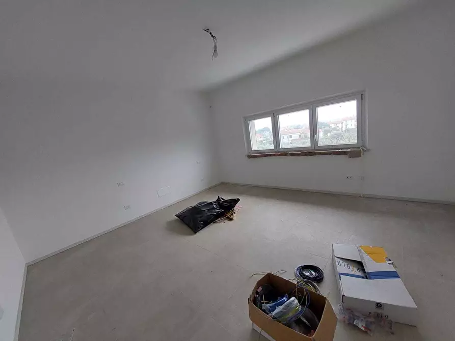 Immagine 10 di Casa semindipendente in vendita  in Strada Statale 1 262 a Ortonovo