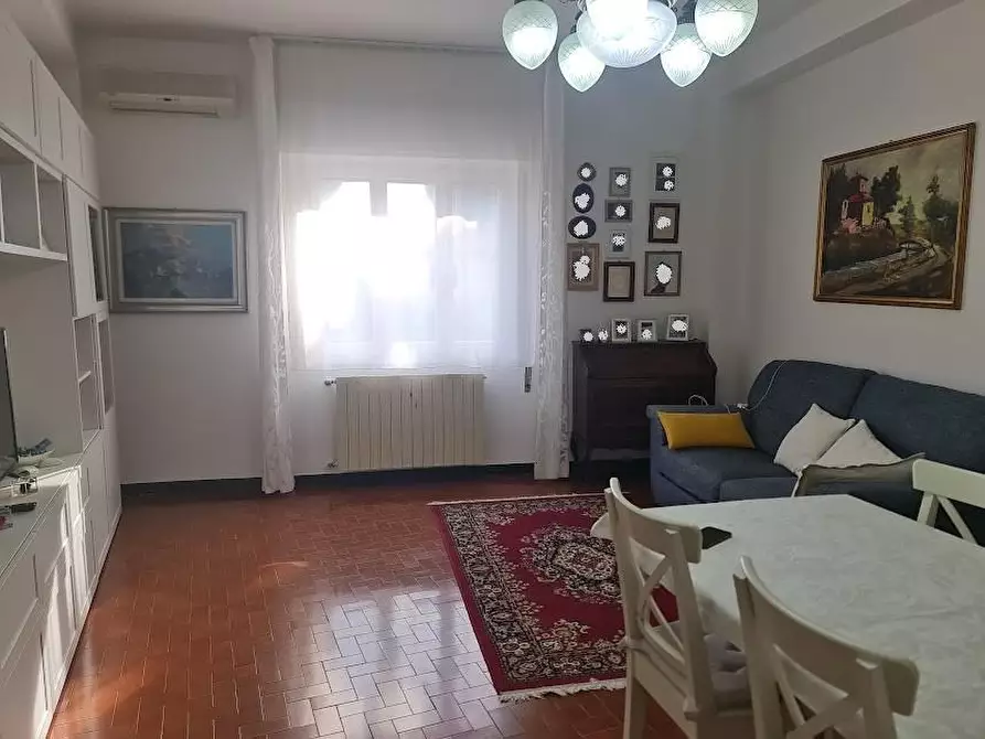 Immagine 2 di Casa semindipendente in vendita  in Viale XX Settembre 173 a Carrara