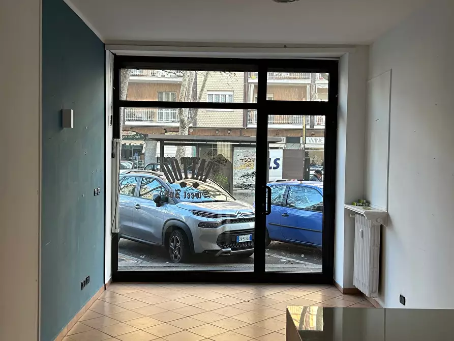 Immagine 1 di Locale commerciale in affitto  in Viale Giovanni XXIII 5 a Beinasco