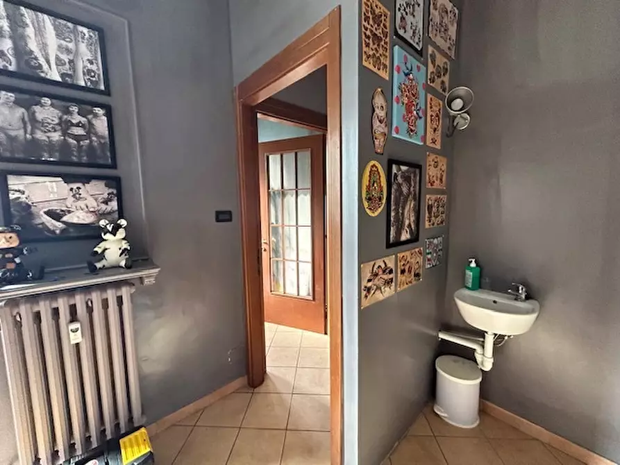 Immagine 8 di Locale commerciale in affitto  in Viale Giovanni XXIII 5 a Beinasco