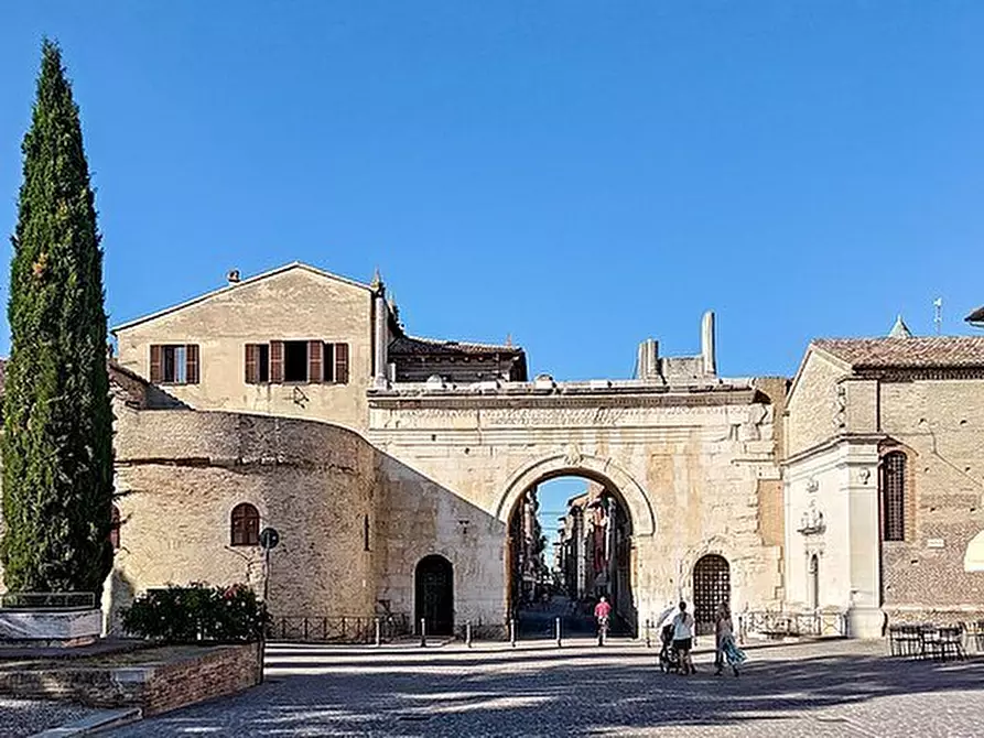 Immagine 6 di Attività commerciale in vendita  a Fano