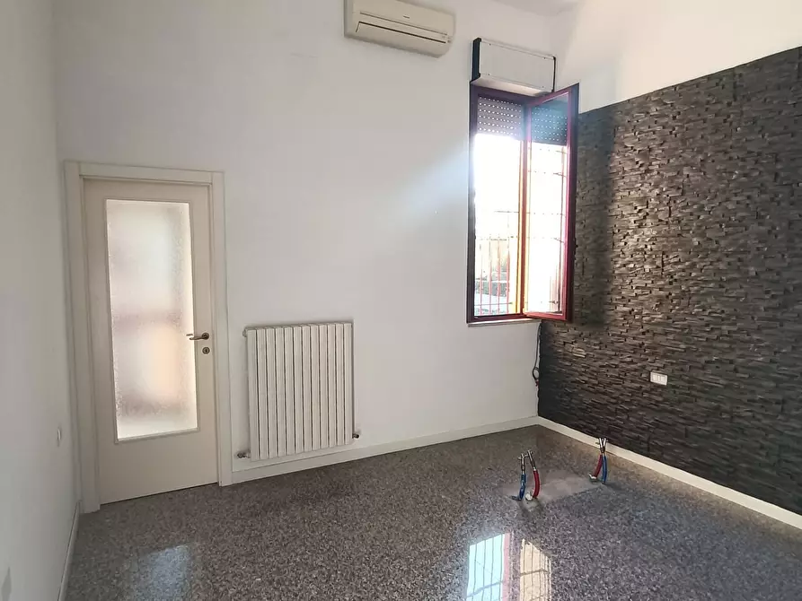 Immagine 1 di Locale commerciale in vendita  a San Benedetto Del Tronto