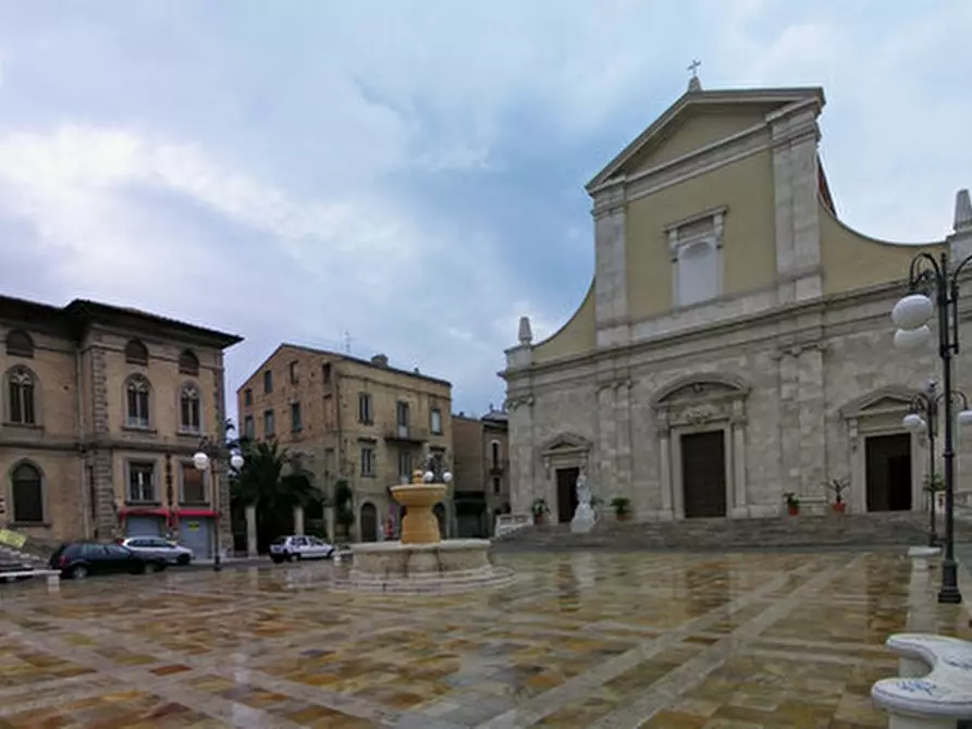 Immagine 5 di Locale commerciale in vendita  a San Benedetto Del Tronto